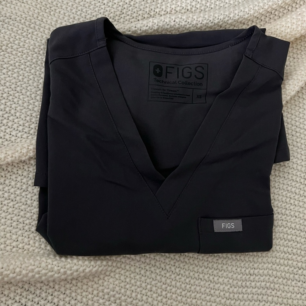 Figs Catarina One-Pocket Scrub Top - Charcoal -